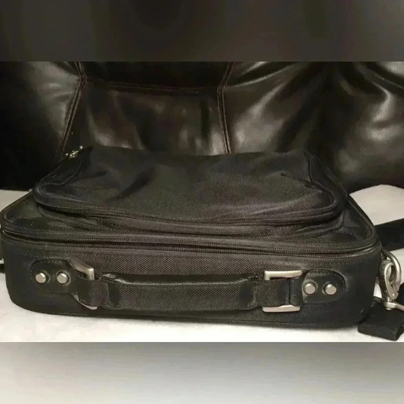 Dell Laptop Computer Bag 15X13X5 Padded Shoulder Strap Carry On Travel - Picture 4 of 16